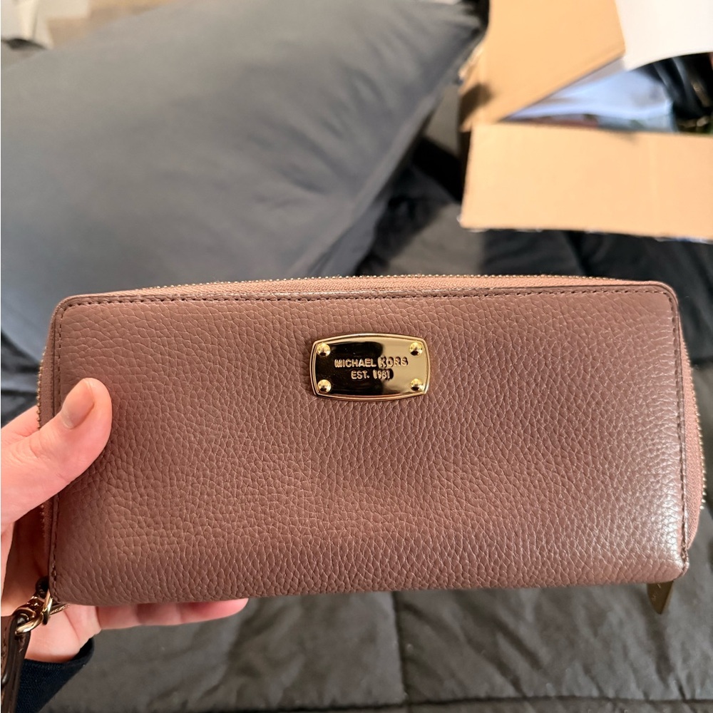 Michael Kors Pebbled Leather Zip Wallet - Taupe